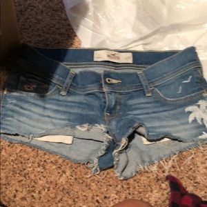 Jean shorts with white details